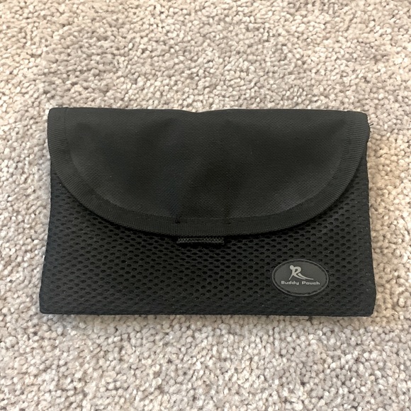 Running Buddy Magnetic Buddy Pouch – Beltless “No Bounce” Pouch / Waist Pack - Picture 3 of 12